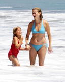 th_66660_Reese_Witherspoon_California_beach_07.jpg