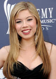 http://img7.imagevenue.com/loc586/th_29261_JennetteMcCurdy_46thAnnualAcademyOfCountryMusicAwardsApril32011_By_oTTo1_122_586lo.JPG