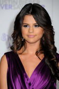 http://img7.imagevenue.com/loc226/th_78474_Selena_Gomez_LA_Premiere_of_Justin_Bieber_Never_Say_Never2_122_226lo.jpg