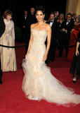 http://img7.imagevenue.com/loc28/th_61896_celebrity_paradise.com_TheElder_HalleBerry30_122_28lo.jpg