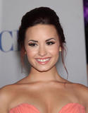 http://img7.imagevenue.com/loc37/th_23223_DemiLovatomat93_122_37lo.jpg