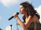 http://img7.imagevenue.com/loc434/th_74492_SelenaGomez3_122_434lo.jpg