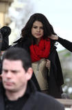 http://img7.imagevenue.com/loc502/th_59187_Selena_Gomez_on_the_set_during_a_Photoshoot_session_in_Disneyland_Paris_005_122_502lo.jpg