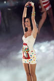 http://img7.imagevenue.com/loc508/th_58849_1115_katy_perry_bbc_teen_awards_20_123_508lo.jpg