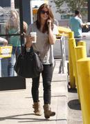 http://img7.imagevenue.com/loc593/th_76804_Ashley_Greene_getting_a_coffee_at_Starbucks12_122_593lo.jpg