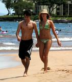 http://img7.imagevenue.com/loc811/th_60991_Ashley_Tisdale_2008-07-02_-_in_Bikini_Celebrates_23rd_Birthday_in_Hawaii_6135_122_811lo.jpg